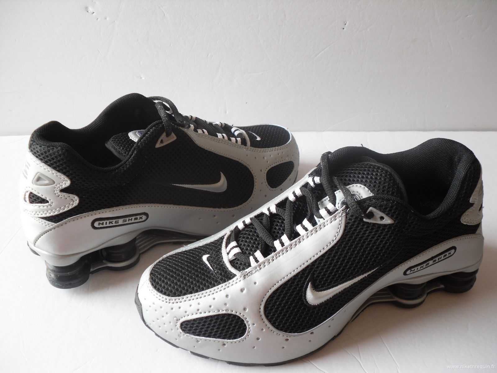 blanc et noir Nike Shox R4 Demon (2).JPG